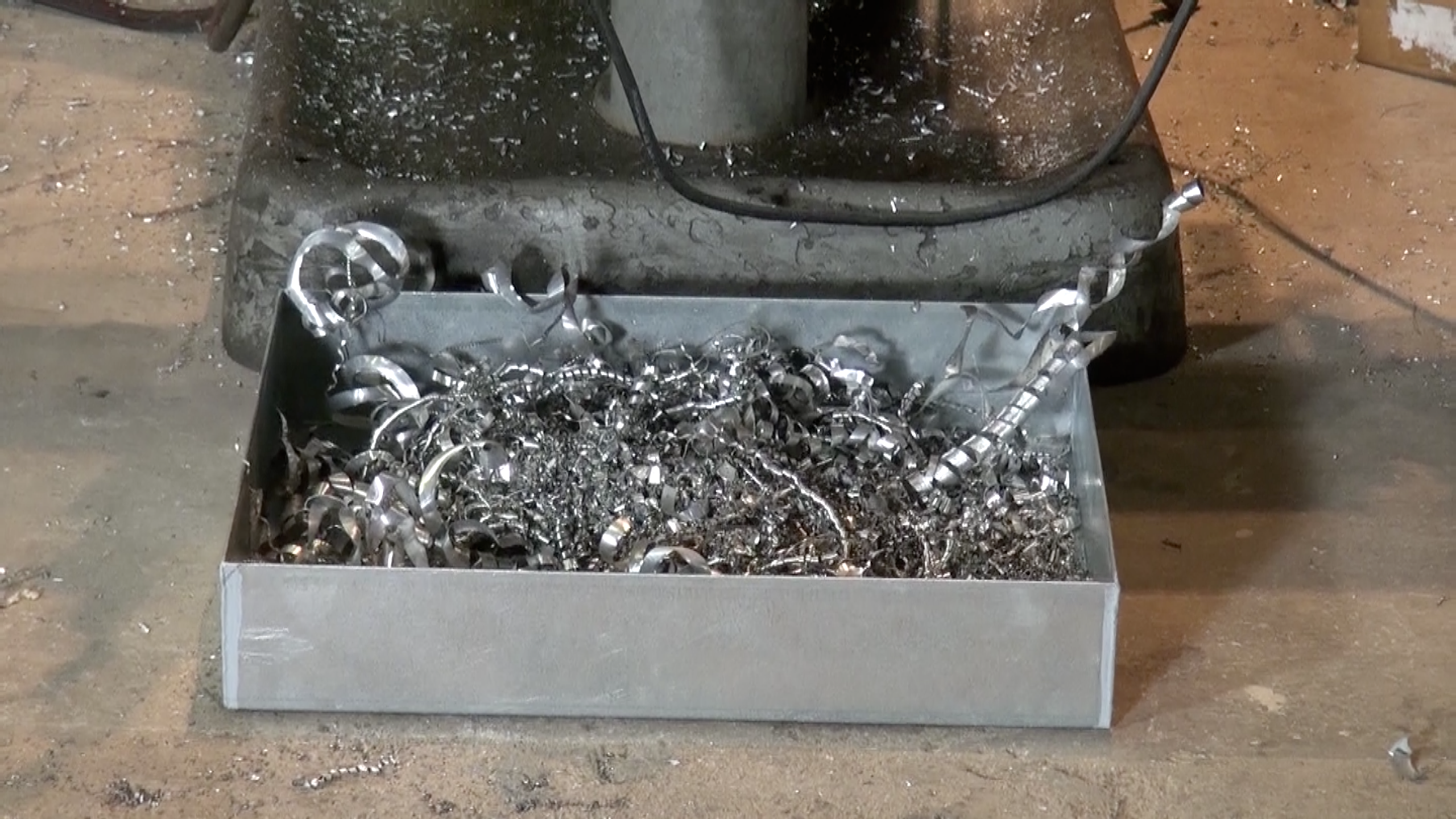Equipment Containment A drip tray is containing part shavings.